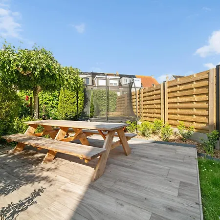 Oostwest - Ruime Woning Met Tuin Nabij