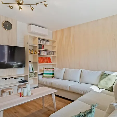 Oostwest - Ruime Woning Met Tuin Nabij 別荘 *
