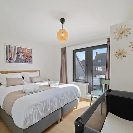 Oostwest - Ruime Woning Met Tuin Nabij *