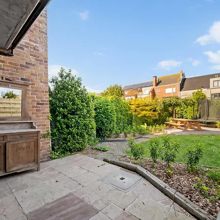 Oostwest - Ruime Woning Met Tuin Nabij
