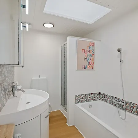 Oostwest - Ruime Woning Met Tuin Nabij 別荘